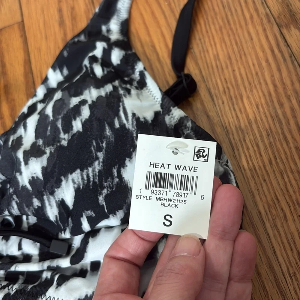 BAR III Bikinj‎ Top Heat Wave Swimsuit Black White size Small NWT